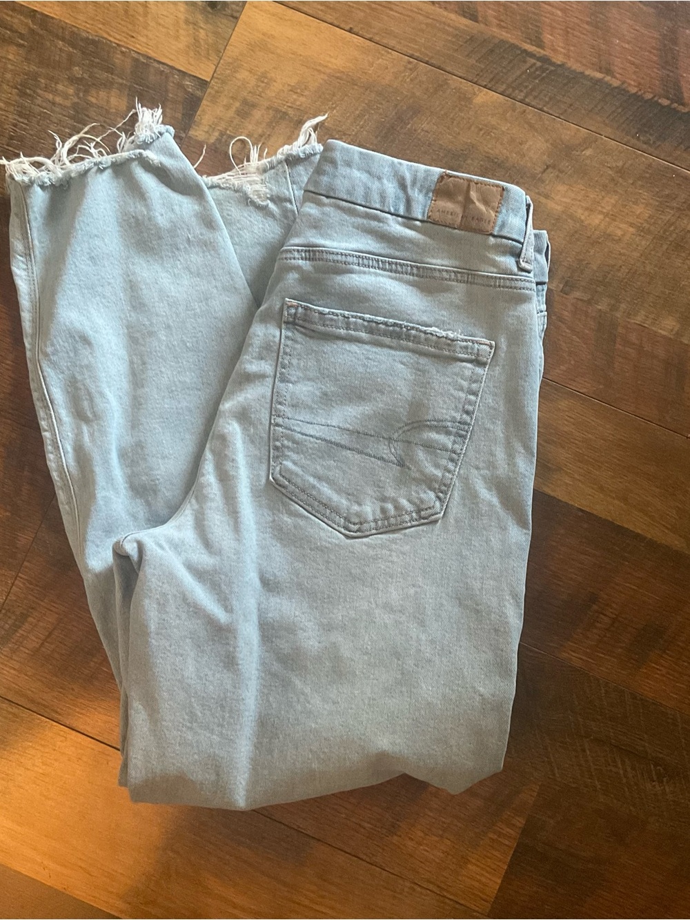 American Eagle Curvy Mom Jean 6 Short Ripped